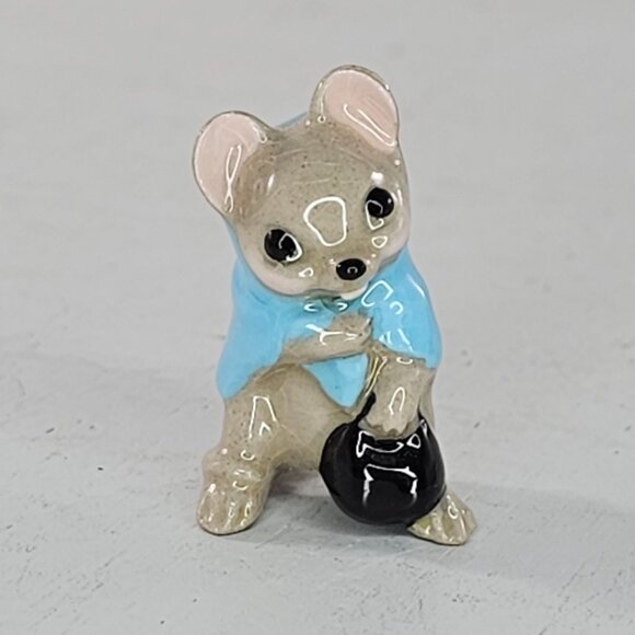 Hagen Renaker Country Mouse Miniature Figurine Wearing Blue Shawl - Picture 1 of 8